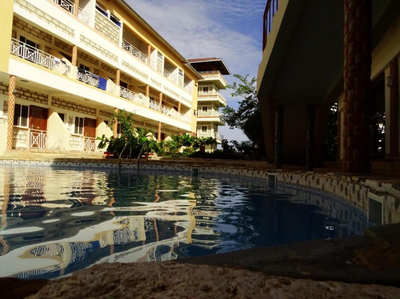 Diplomat Diani Beach Resort Esterno foto
